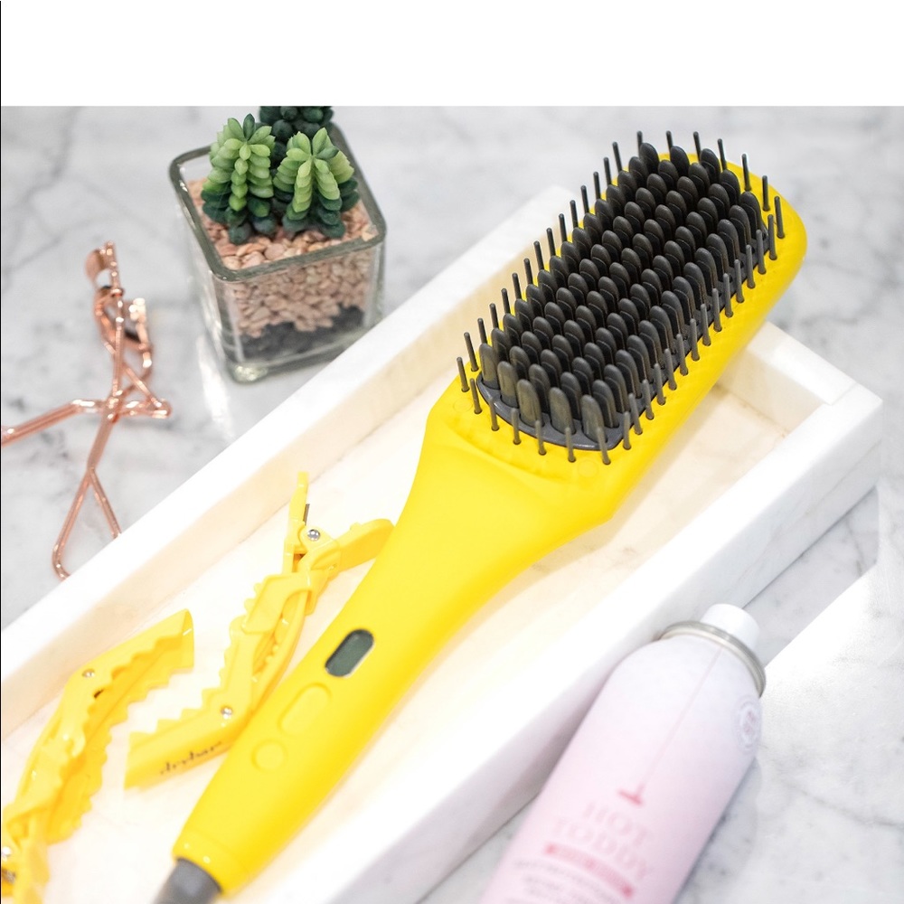 DRYBAR Brush Crush Heated Straightening Brush!